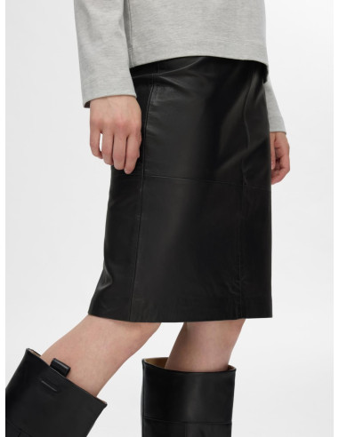 SELECTED FEMME-MAILY SELECTED FEMME-MAILY