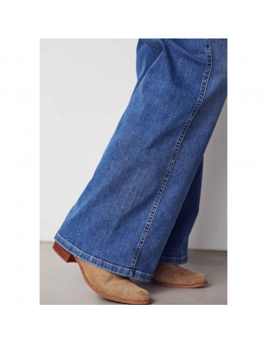 ISAY - COMO NEW WIDE JEANS