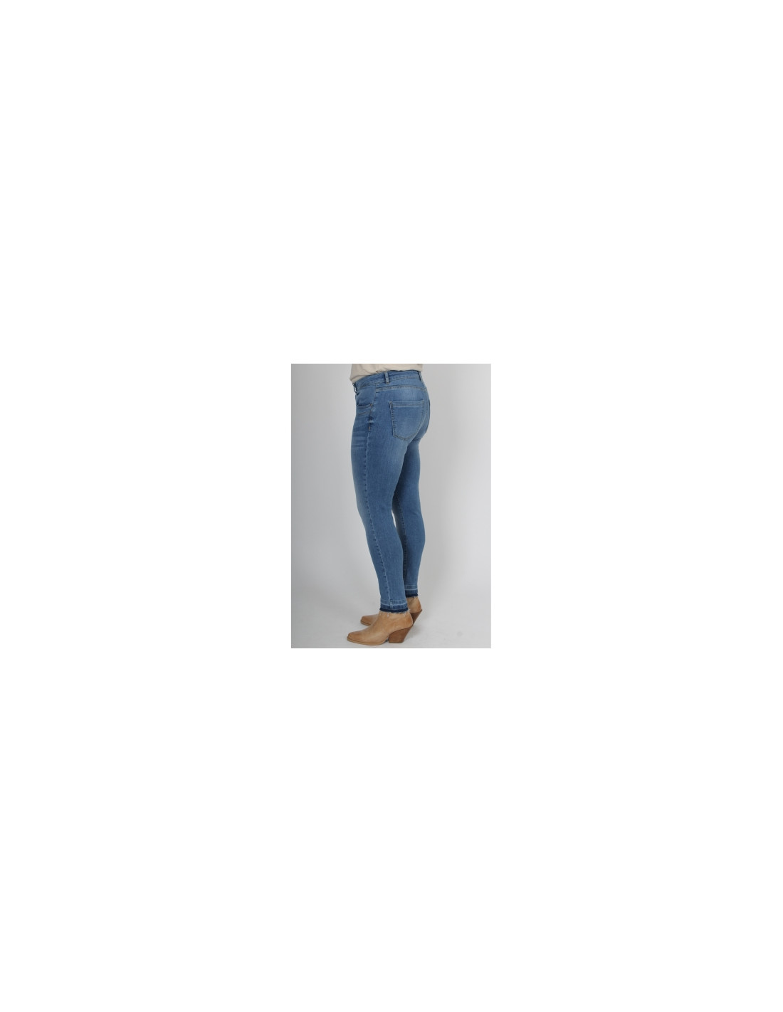 Isay Lucca Jeans