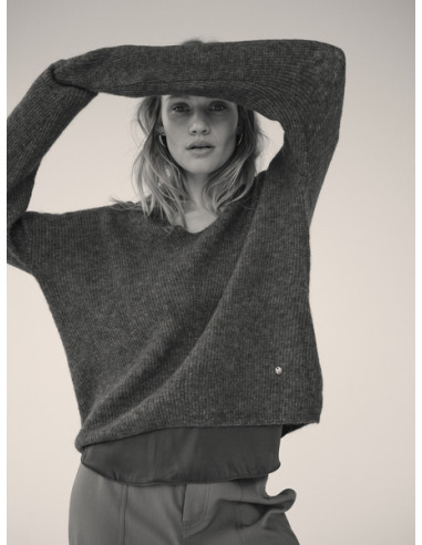 Thora V-neck Knit Thora V-neck Knit